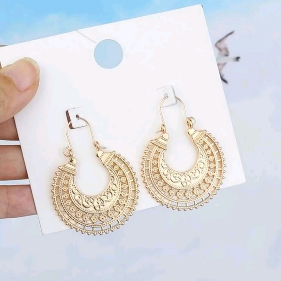 3/$15 - Emery Rose Hollow Out Hoop Earring - Picture 2 of 3